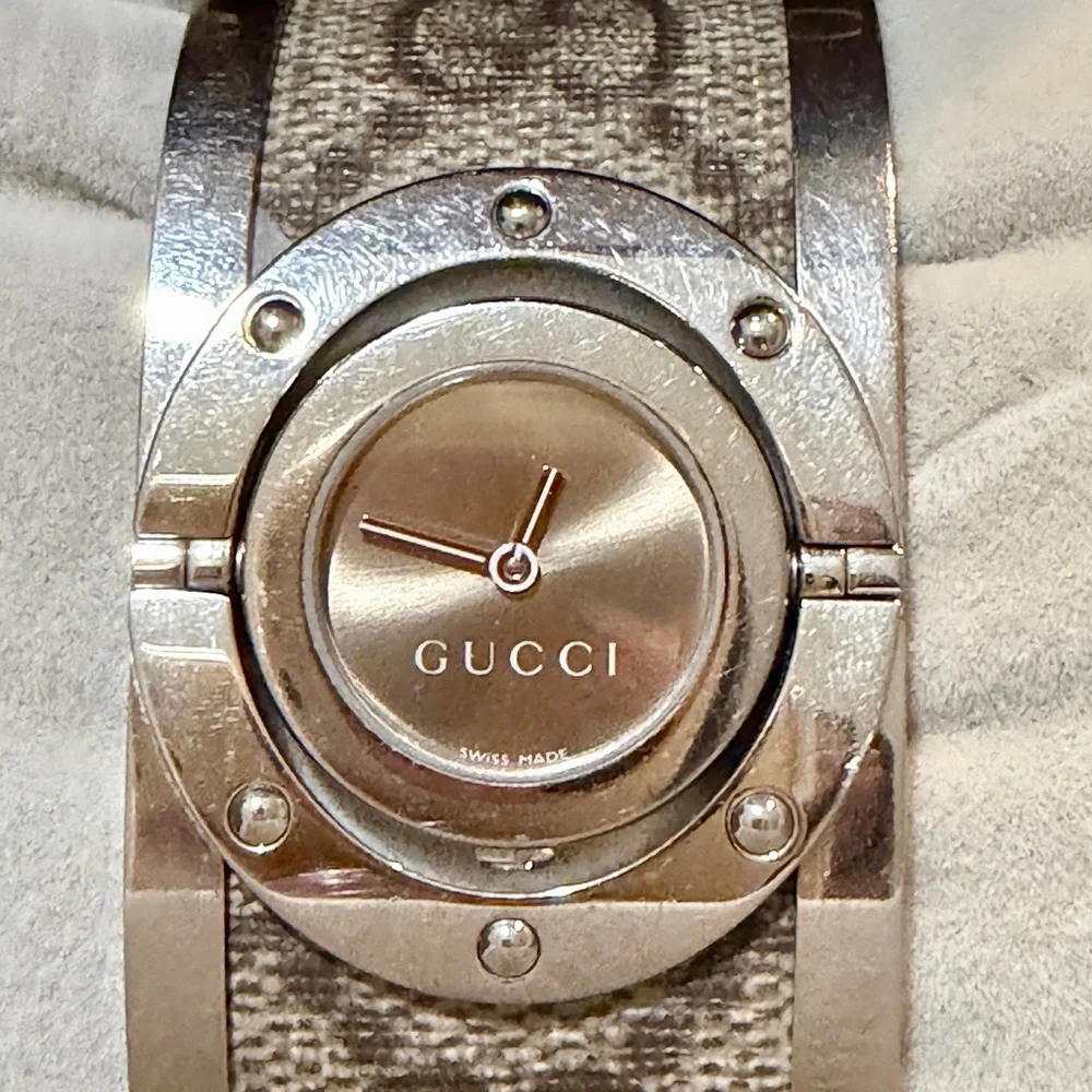 Gucci 112 Wide Twirl Bangle Watch - Picture 10 of 11